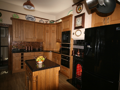 Traditional Stained Oak Kitchen